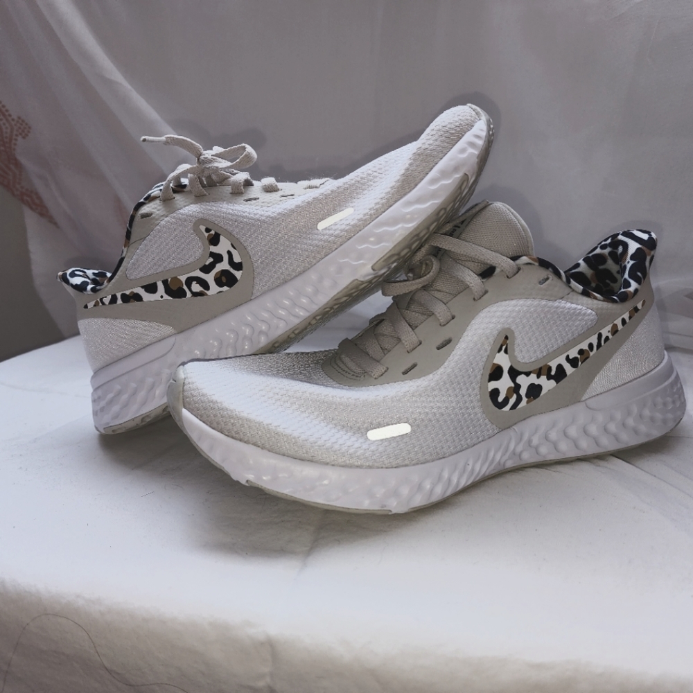 Nike leopard revolution 6